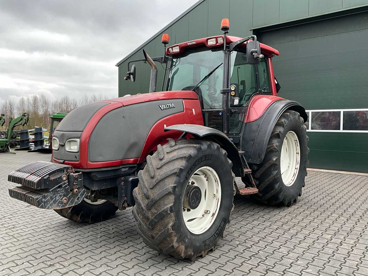 Valtra T170 - Farm tractor: picture 2 Valtra T170 - Farm tractor: picture 2