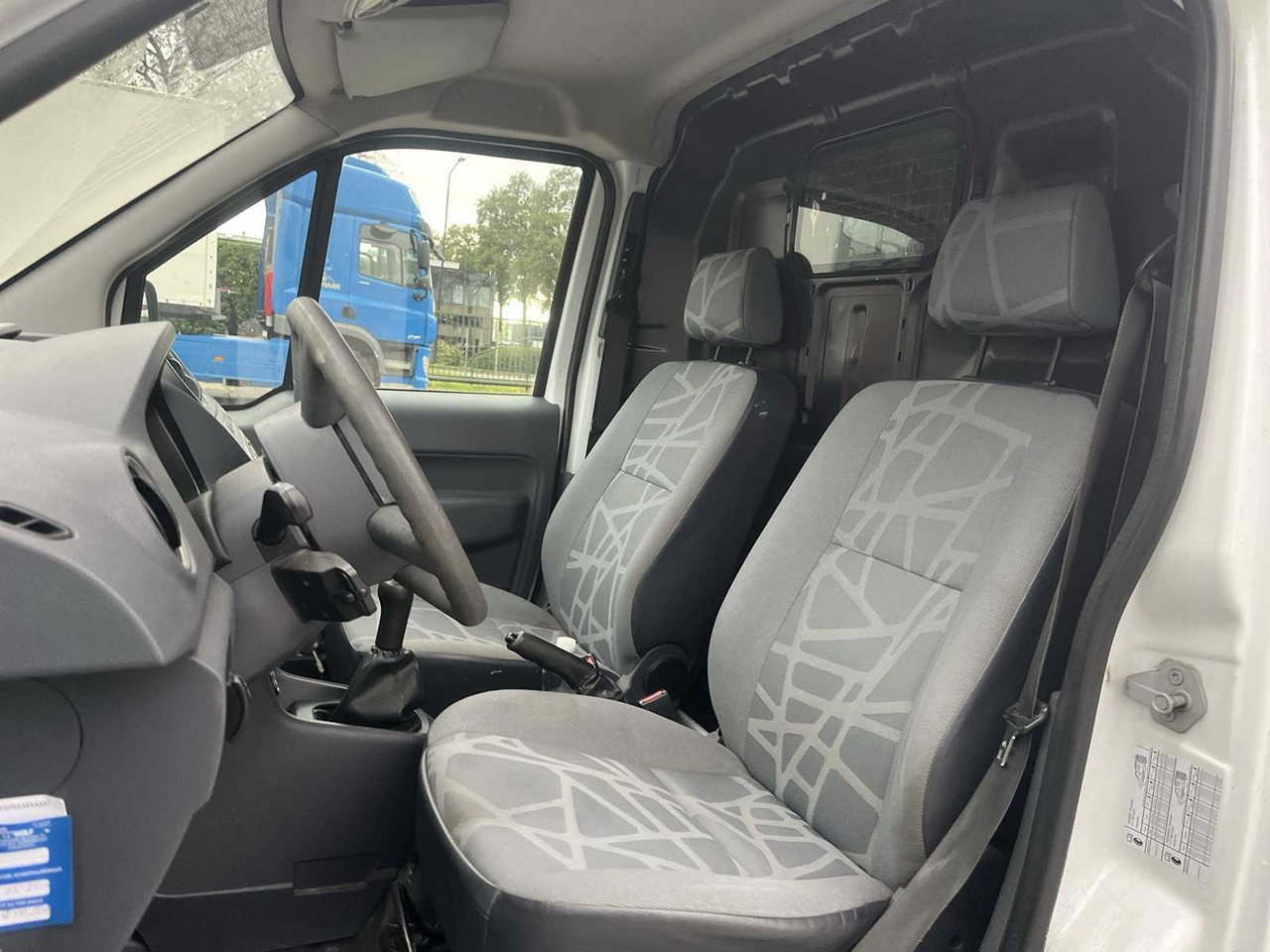 FORD TRANSIT CONNECT T200S 1.8 TDCI BUSINESS EDITION | 5-VVL-49 - Van: picture 4 FORD TRANSIT CONNECT T200S 1.8 TDCI BUSINESS EDITION | 5-VVL-49 - Van: picture 4