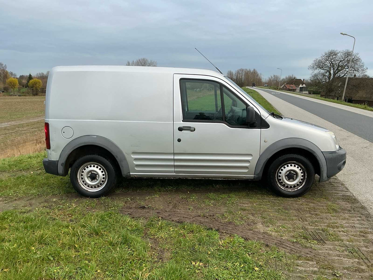 FORD TRANSIT CONNECT T200S 1.8 TDCI ECOED COMMERCIAL VEHICLE - Van: picture 4 FORD TRANSIT CONNECT T200S 1.8 TDCI ECOED COMMERCIAL VEHICLE - Van: picture 4