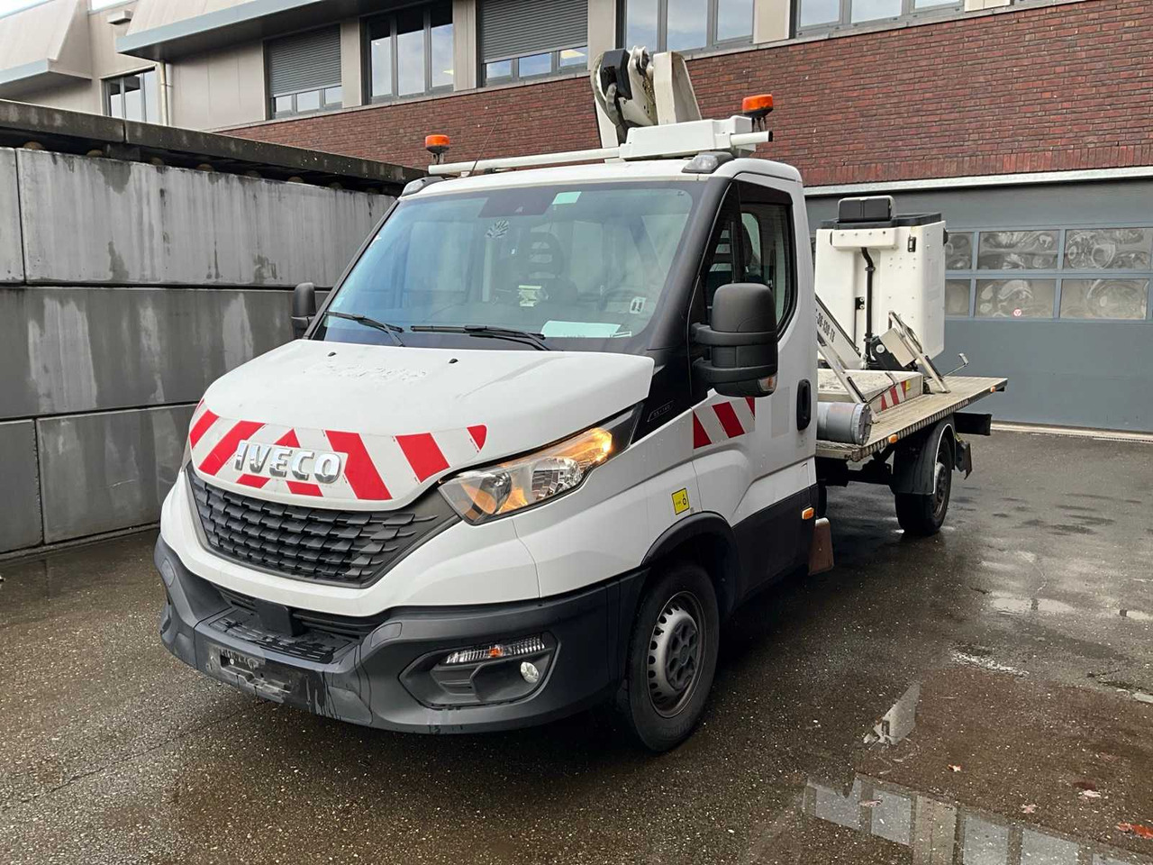 IVECO DAILY 35S14 AERIAL PLATFORM - COMMERCIAL VEHICLE (DAMAGE) - Van: picture 1 IVECO DAILY 35S14 AERIAL PLATFORM - COMMERCIAL VEHICLE (DAMAGE) - Van: picture 1