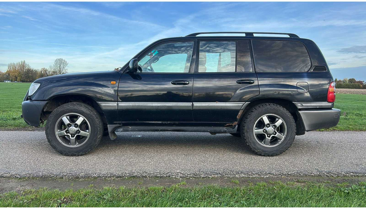 TOYOTA LANDCRUISER 100 COMMERCIAL VEHICLE 4X4 - Van: picture 2 TOYOTA LANDCRUISER 100 COMMERCIAL VEHICLE 4X4 - Van: picture 2