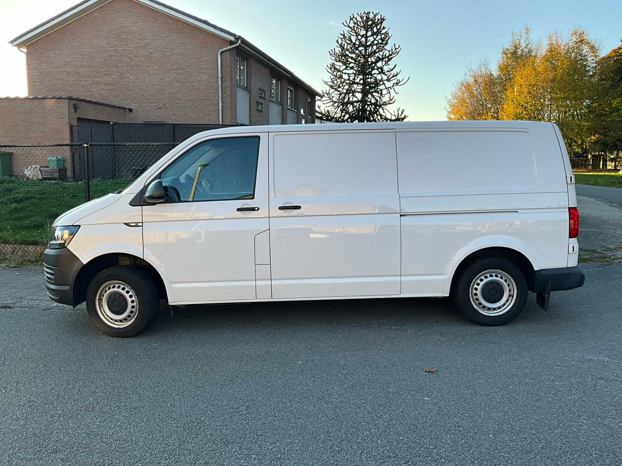 VOLKSWAGEN TRANSPORTER 7J0 COMMERCIAL VEHICLE - Van: picture 2 VOLKSWAGEN TRANSPORTER 7J0 COMMERCIAL VEHICLE - Van: picture 2