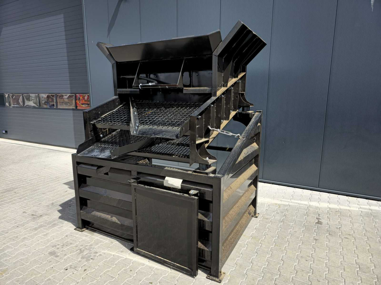 Vibratory Screener - Screener: picture 1 Vibratory Screener - Screener: picture 1