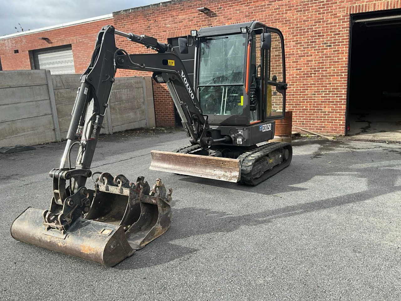 Volvo ECR25DFL - Mini excavator: picture 1 Volvo ECR25DFL - Mini excavator: picture 1