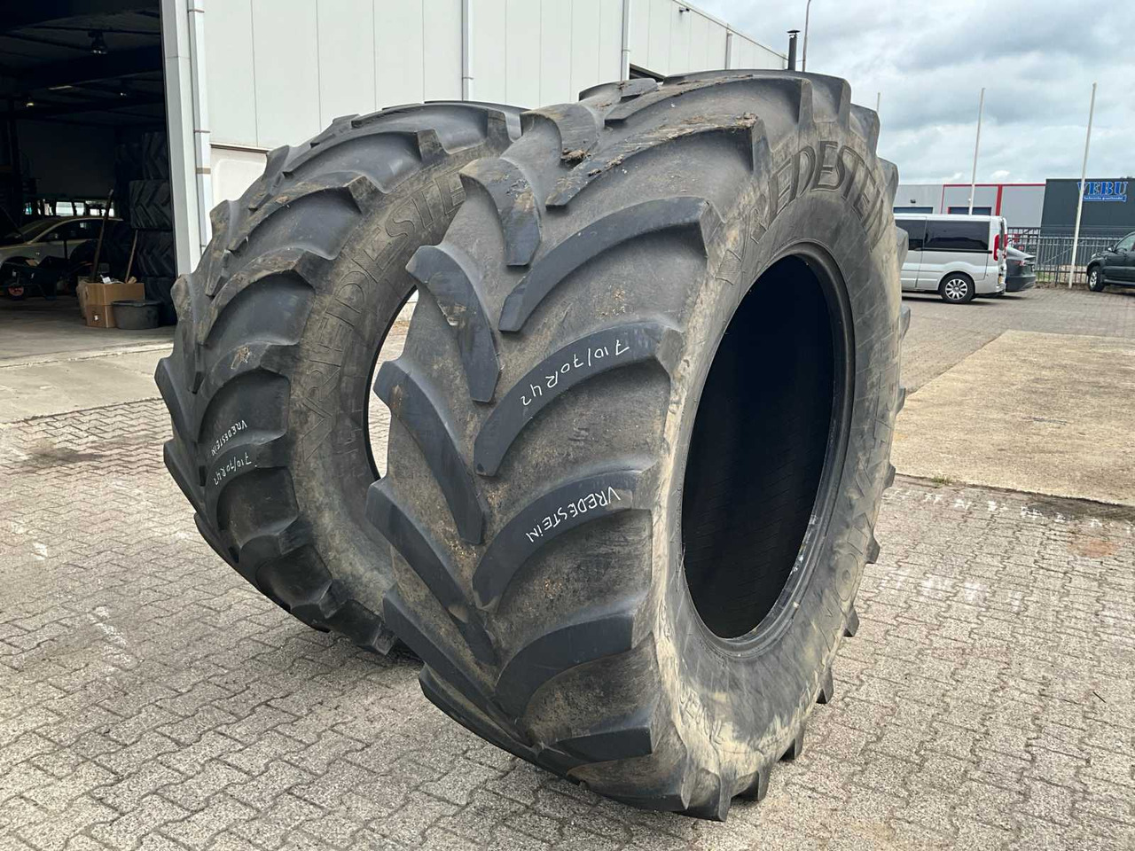 Vredestein Traxion XXL 710/70R42 - Wheels and tires for Farm tractor: picture 3 Vredestein Traxion XXL 710/70R42 - Wheels and tires for Farm tractor: picture 3