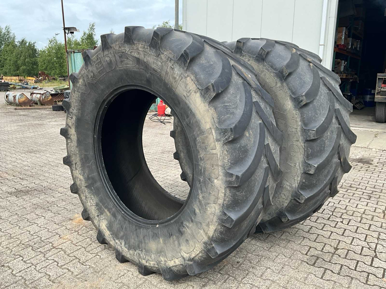 Vredestein Traxion XXL 710/70R42 - Wheels and tires for Farm tractor: picture 1 Vredestein Traxion XXL 710/70R42 - Wheels and tires for Farm tractor: picture 1