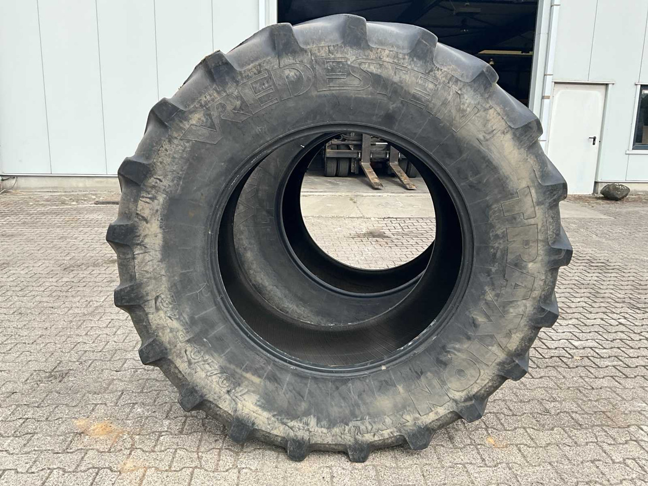 Vredestein Traxion XXL 710/70R42 - Wheels and tires for Farm tractor: picture 2 Vredestein Traxion XXL 710/70R42 - Wheels and tires for Farm tractor: picture 2