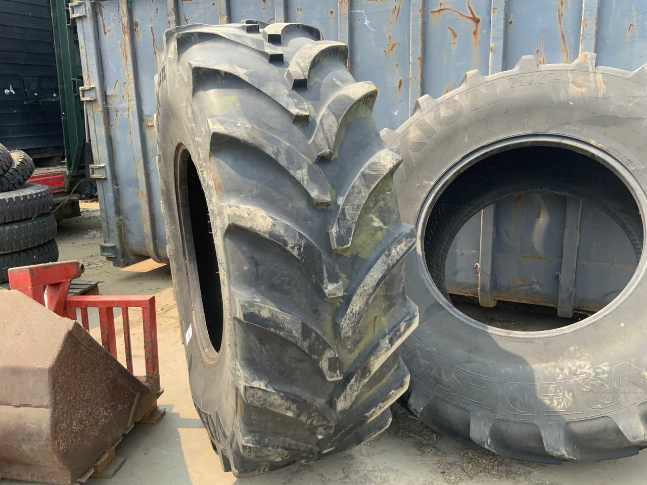 Vredestein Traxion XXL - Wheels and tires for Farm tractor: picture 2 Vredestein Traxion XXL - Wheels and tires for Farm tractor: picture 2