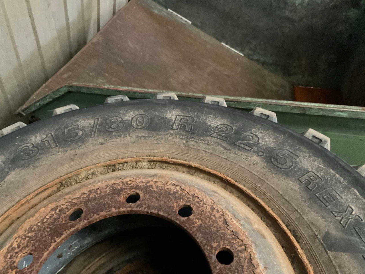 WHEELED EXCAVATOR TIRES (4X) - Wheel excavator: picture 3 WHEELED EXCAVATOR TIRES (4X) - Wheel excavator: picture 3