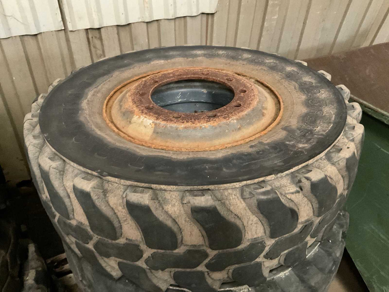 WHEELED EXCAVATOR TIRES (4X) - Wheel excavator: picture 2 WHEELED EXCAVATOR TIRES (4X) - Wheel excavator: picture 2