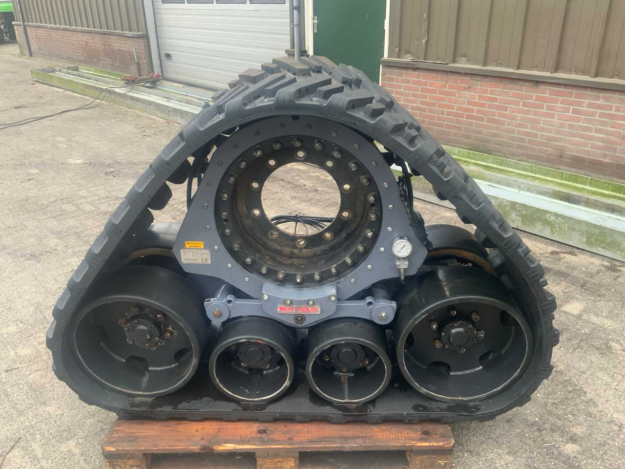 West-track D19X128X34 - Farm tractor: picture 2 West-track D19X128X34 - Farm tractor: picture 2