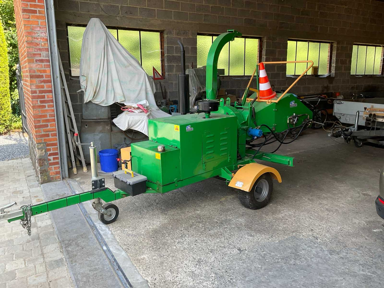Wood chippen Dwl - Wood chipper: picture 1 Wood chippen Dwl - Wood chipper: picture 1