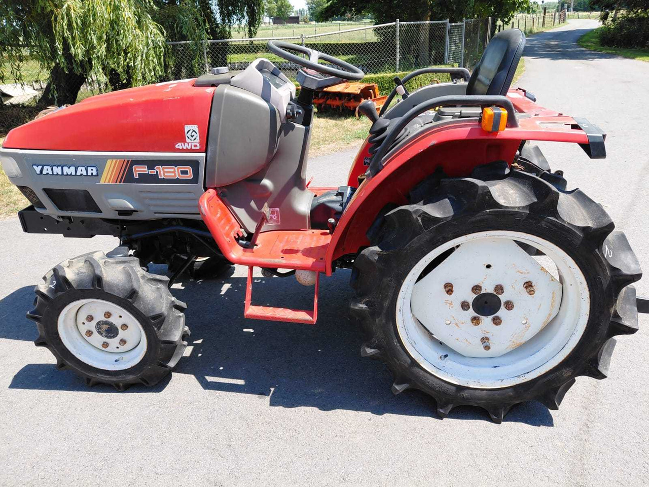 Yanmar F180 - Compact tractor: picture 1 Yanmar F180 - Compact tractor: picture 1