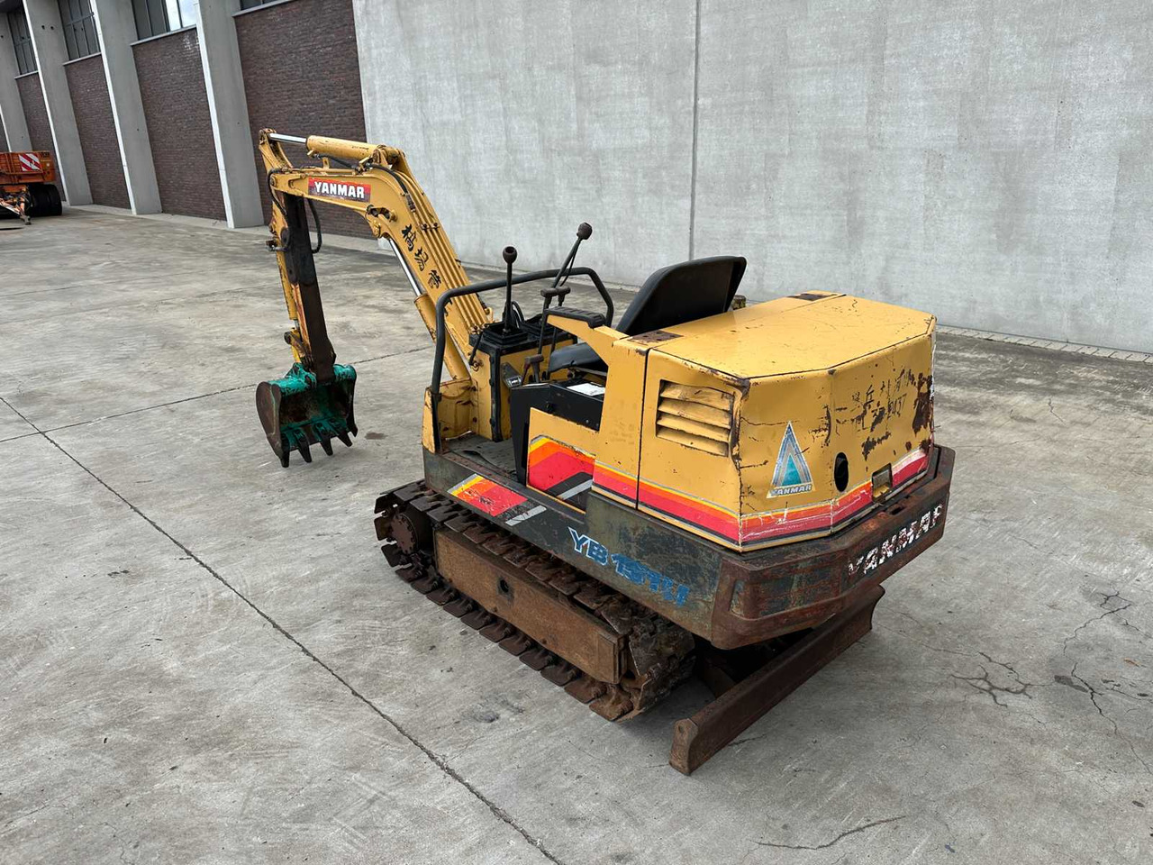 Crawler excavator Yanmar YB151U: picture 6