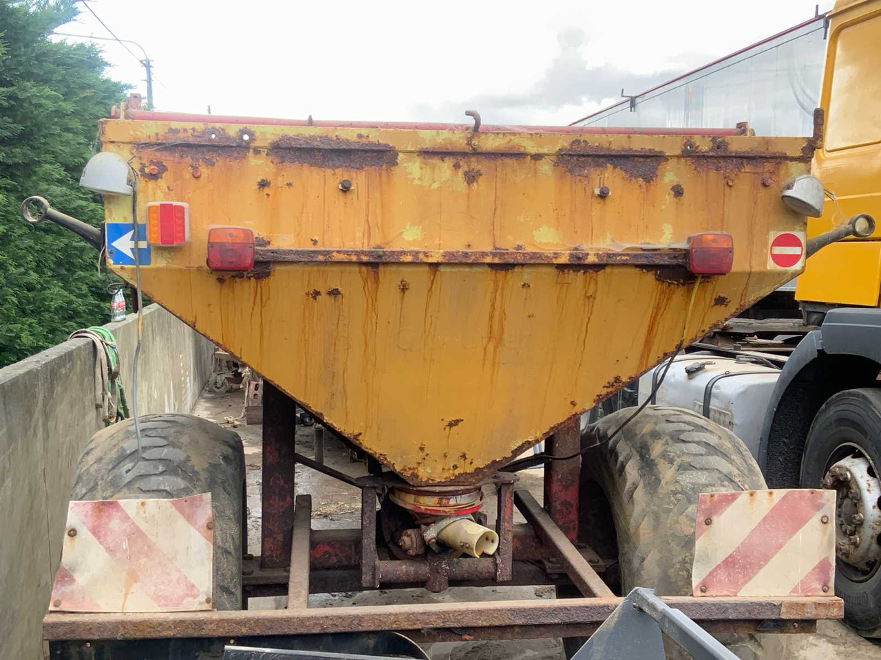 Trailed fertilizer spreader - Fertilizer spreader: picture 4 Trailed fertilizer spreader - Fertilizer spreader: picture 4