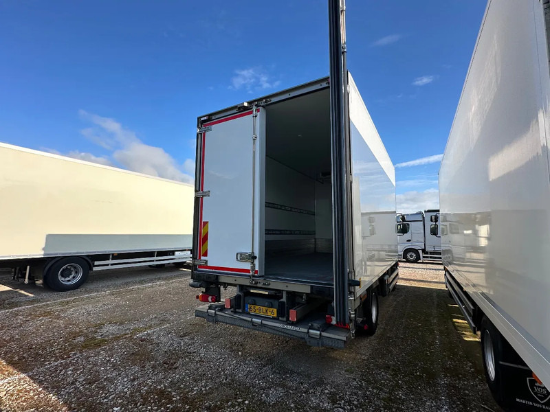 DAF LF 210 LF.14.210 EURO6. KOELBAKWAGEN MET LAADKLEP - Refrigerator truck: picture 3 DAF LF 210 LF.14.210 EURO6. KOELBAKWAGEN MET LAADKLEP - Refrigerator truck: picture 3