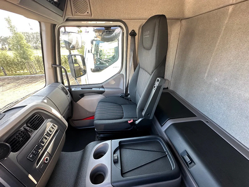 DAF LF 210 LF.14.210 EURO6. KOELBAKWAGEN MET LAADKLEP - Refrigerator truck: picture 4 DAF LF 210 LF.14.210 EURO6. KOELBAKWAGEN MET LAADKLEP - Refrigerator truck: picture 4