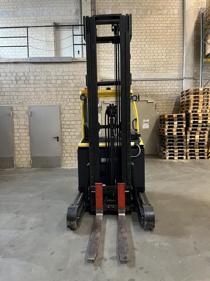 Hyster R1.6 - Reach truck: picture 3 Hyster R1.6 - Reach truck: picture 3