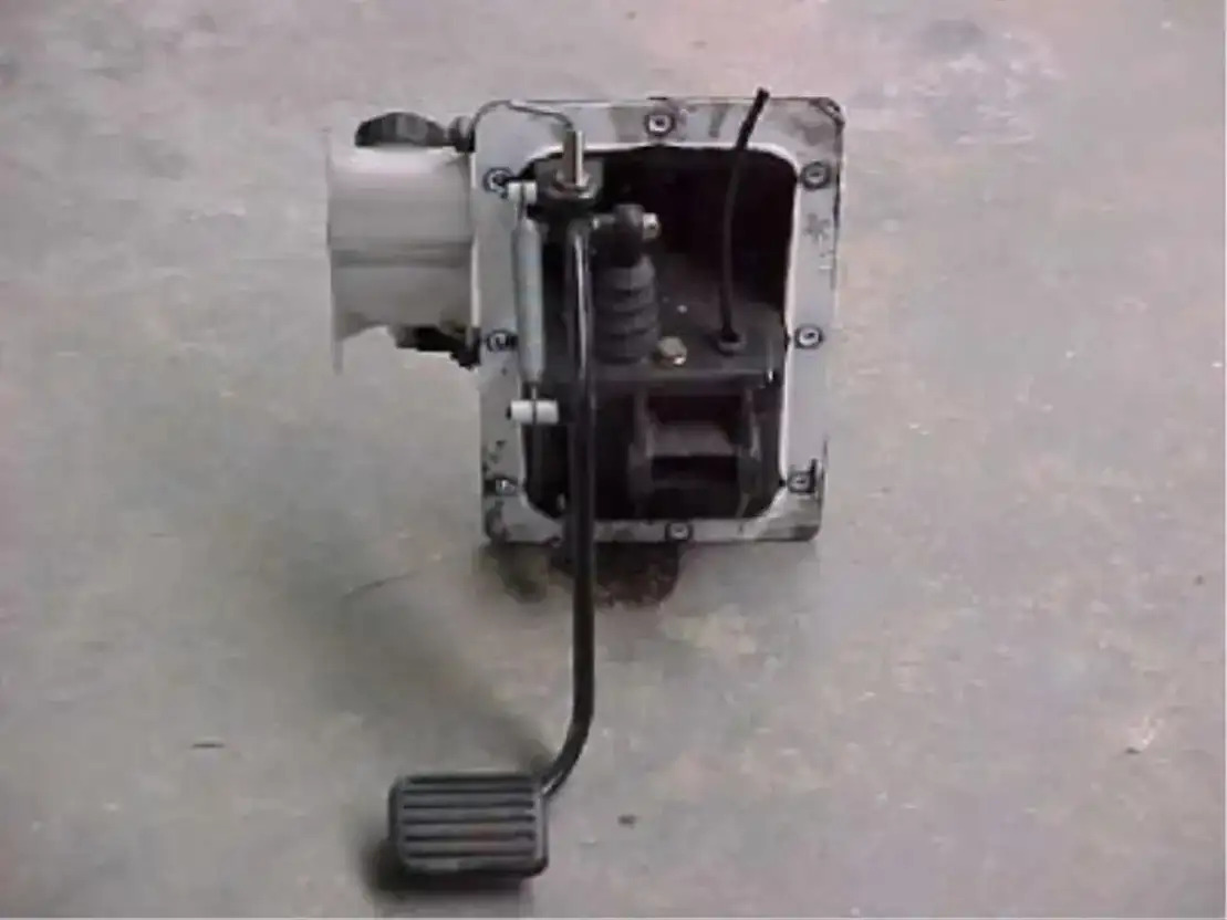 DAF CF Koppelingspedaal+pomp - Clutch and parts for Truck: picture 1 DAF CF Koppelingspedaal+pomp - Clutch and parts for Truck: picture 1