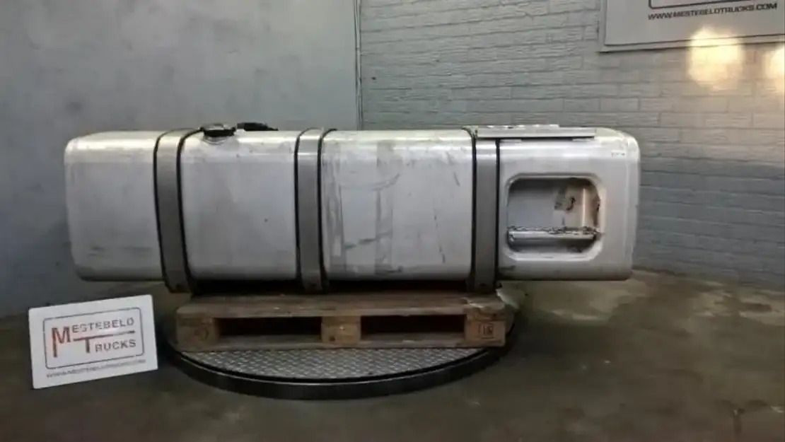 MAN Brandstoftank 710 Liter - Fuel tank for Truck: picture 1 MAN Brandstoftank 710 Liter - Fuel tank for Truck: picture 1