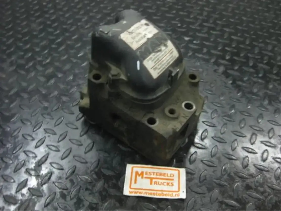 MAN Cilinderkop 19.403 - Engine and parts for Truck: picture 1 MAN Cilinderkop 19.403 - Engine and parts for Truck: picture 1