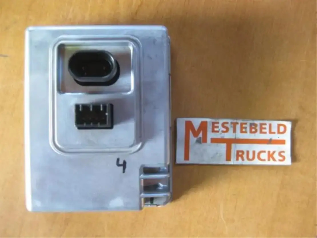 Mercedes-Benz Actros ontstekingsunit van Xenon koplamp - Electrical system for Truck: picture 2 Mercedes-Benz Actros ontstekingsunit van Xenon koplamp - Electrical system for Truck: picture 2