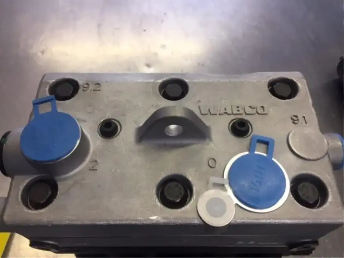 Mercedes-Benz Compressor OM 457 LA - Brake parts for Truck: picture 1 Mercedes-Benz Compressor OM 457 LA - Brake parts for Truck: picture 1