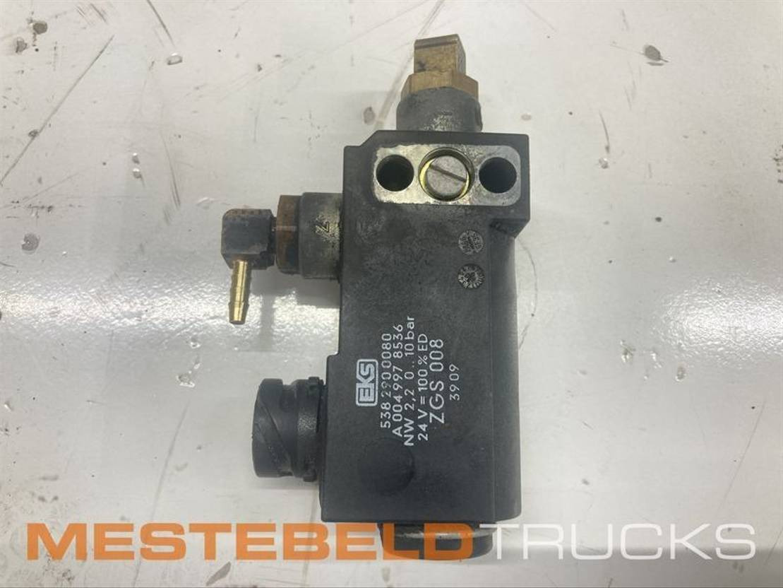 Mercedes-Benz Magneetklep differentieelsper EKS - Brake valve for Truck: picture 1 Mercedes-Benz Magneetklep differentieelsper EKS - Brake valve for Truck: picture 1