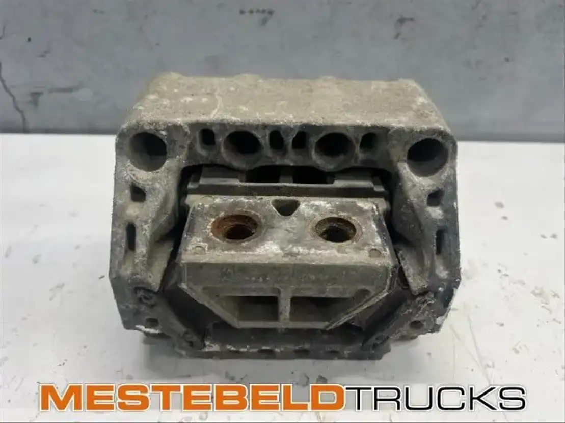 Mercedes-Benz Motorsteun achter - Frame/ Chassis for Truck: picture 1 Mercedes-Benz Motorsteun achter - Frame/ Chassis for Truck: picture 1