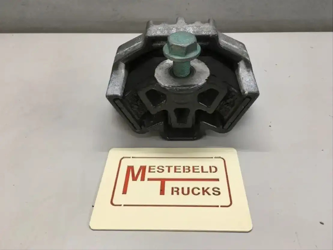 Mercedes-Benz Motorsteun achter - Frame/ Chassis for Truck: picture 1 Mercedes-Benz Motorsteun achter - Frame/ Chassis for Truck: picture 1