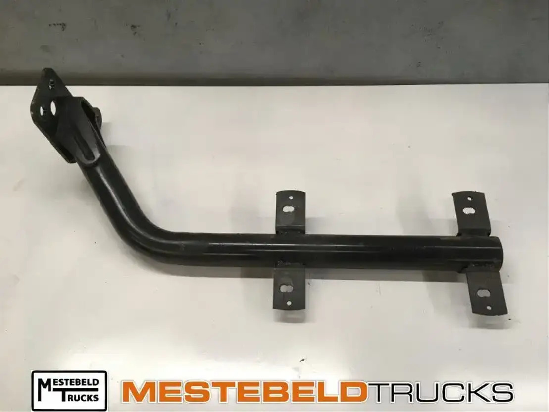Mercedes-Benz Spatbordsteun linksvoor - Frame/ Chassis for Truck: picture 1 Mercedes-Benz Spatbordsteun linksvoor - Frame/ Chassis for Truck: picture 1