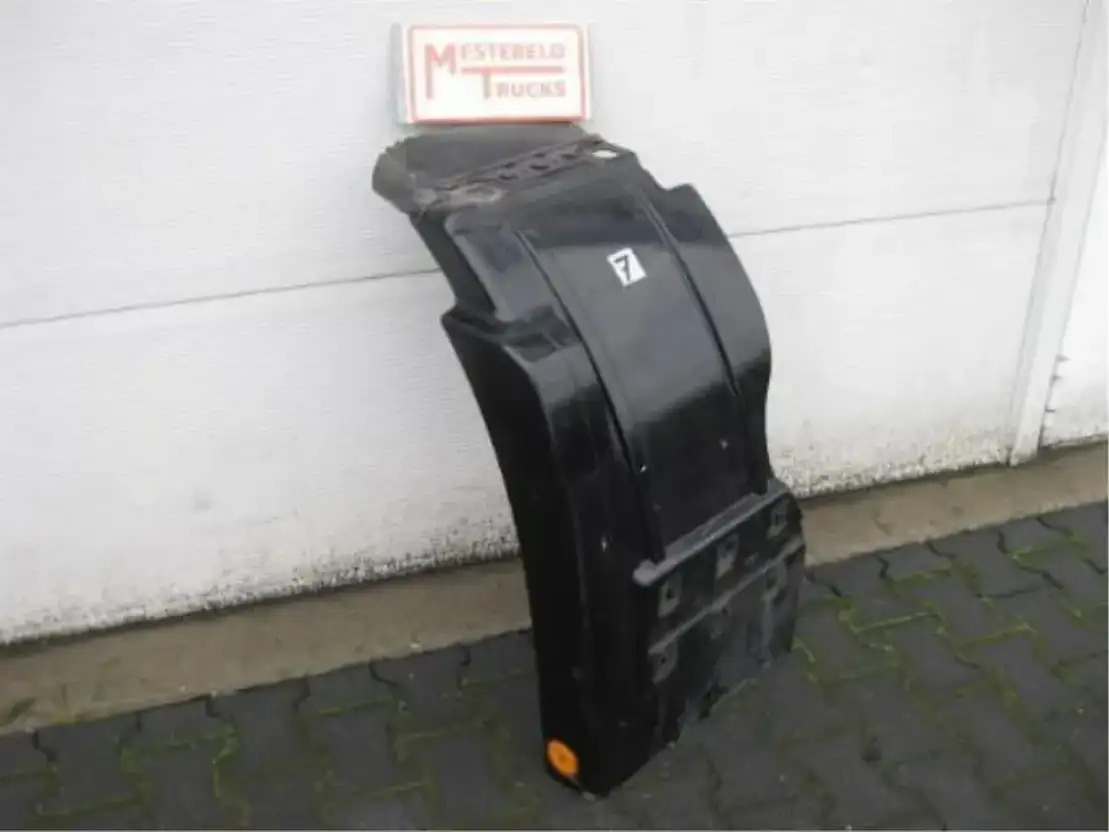 Mercedes-Benz Voorwielspatbord MP2 links - Cab and interior for Truck: picture 1 Mercedes-Benz Voorwielspatbord MP2 links - Cab and interior for Truck: picture 1