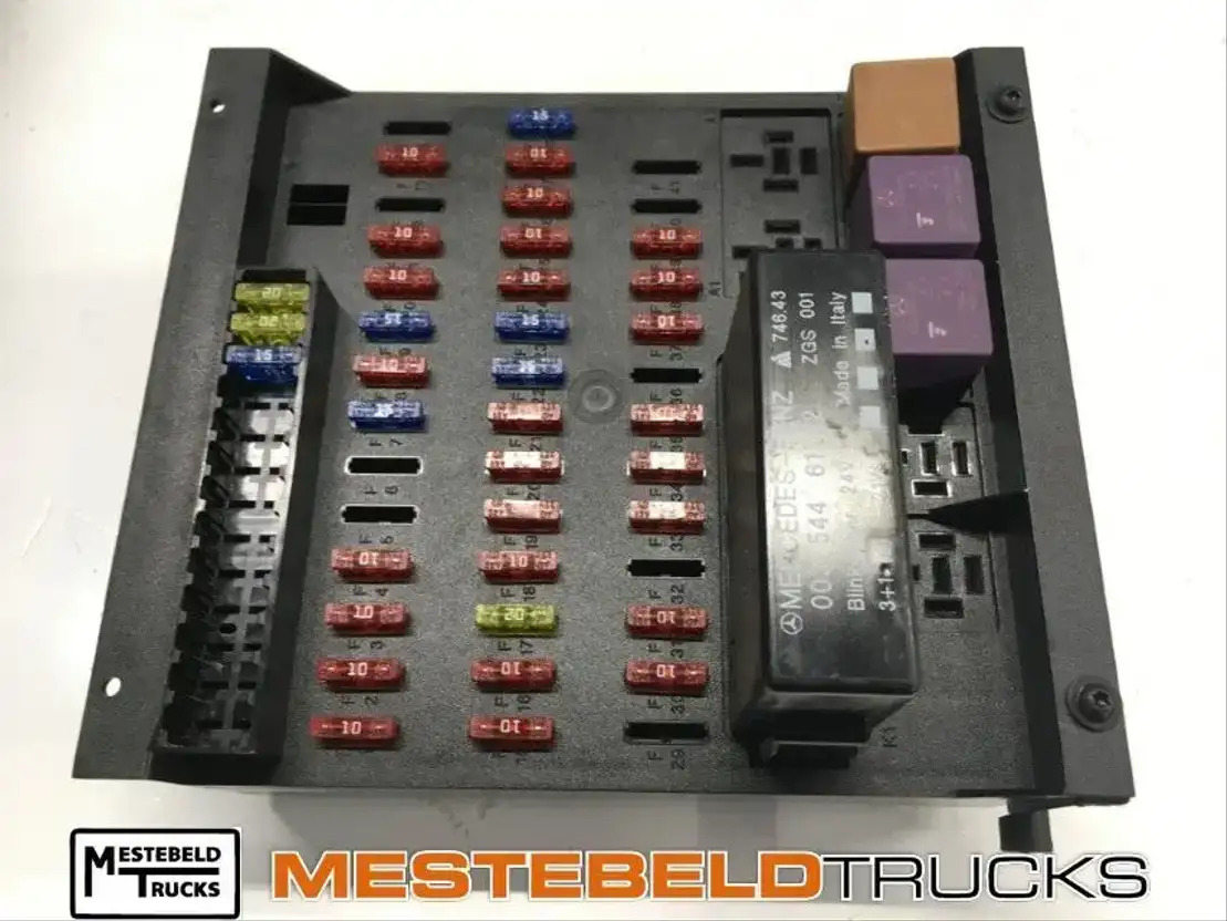 Mercedes-Benz Zekeringkast Atego 1823 - Electrical system for Truck: picture 1 Mercedes-Benz Zekeringkast Atego 1823 - Electrical system for Truck: picture 1