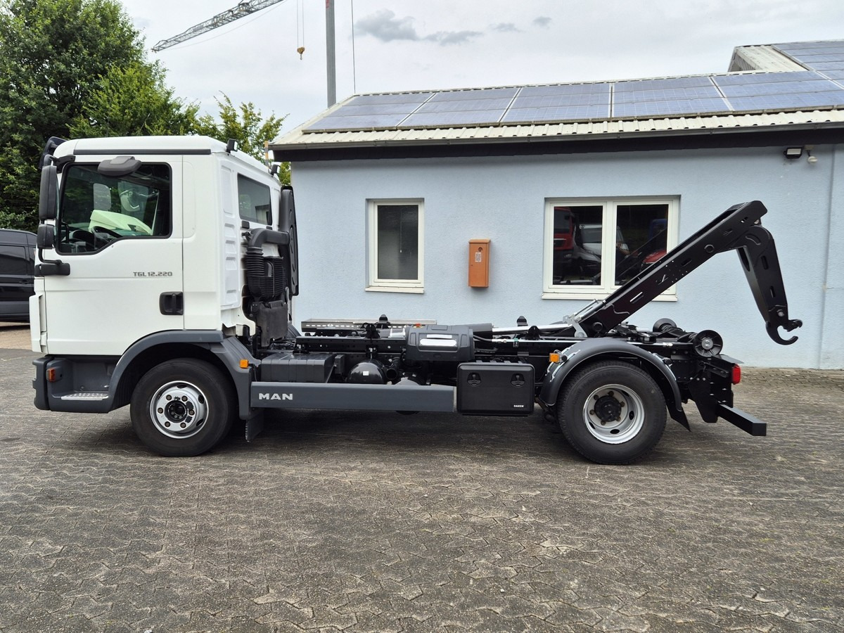 MAN TGL 12.220 BL Aut. City Abrollkipper AHK Euro 6 - Hook lift truck: picture 4 MAN TGL 12.220 BL Aut. City Abrollkipper AHK Euro 6 - Hook lift truck: picture 4