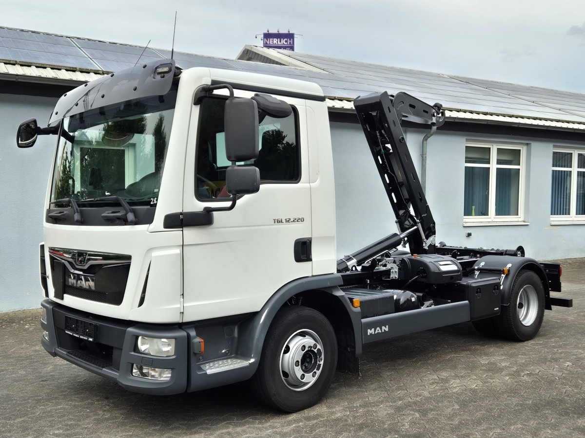 MAN TGL 12.250 BL City Abrollkipper AHK Euro 6 - Hook lift truck: picture 1 MAN TGL 12.250 BL City Abrollkipper AHK Euro 6 - Hook lift truck: picture 1