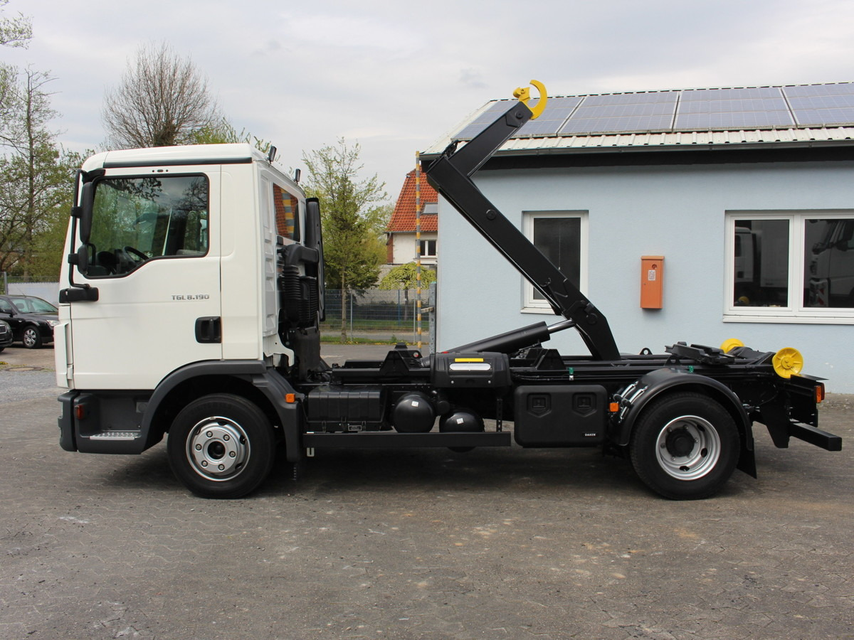 MAN TGL 8.190 BL 4x2 EUR6 City Abrollkipper 2 x AHK - Hook lift truck: picture 4 MAN TGL 8.190 BL 4x2 EUR6 City Abrollkipper 2 x AHK - Hook lift truck: picture 4