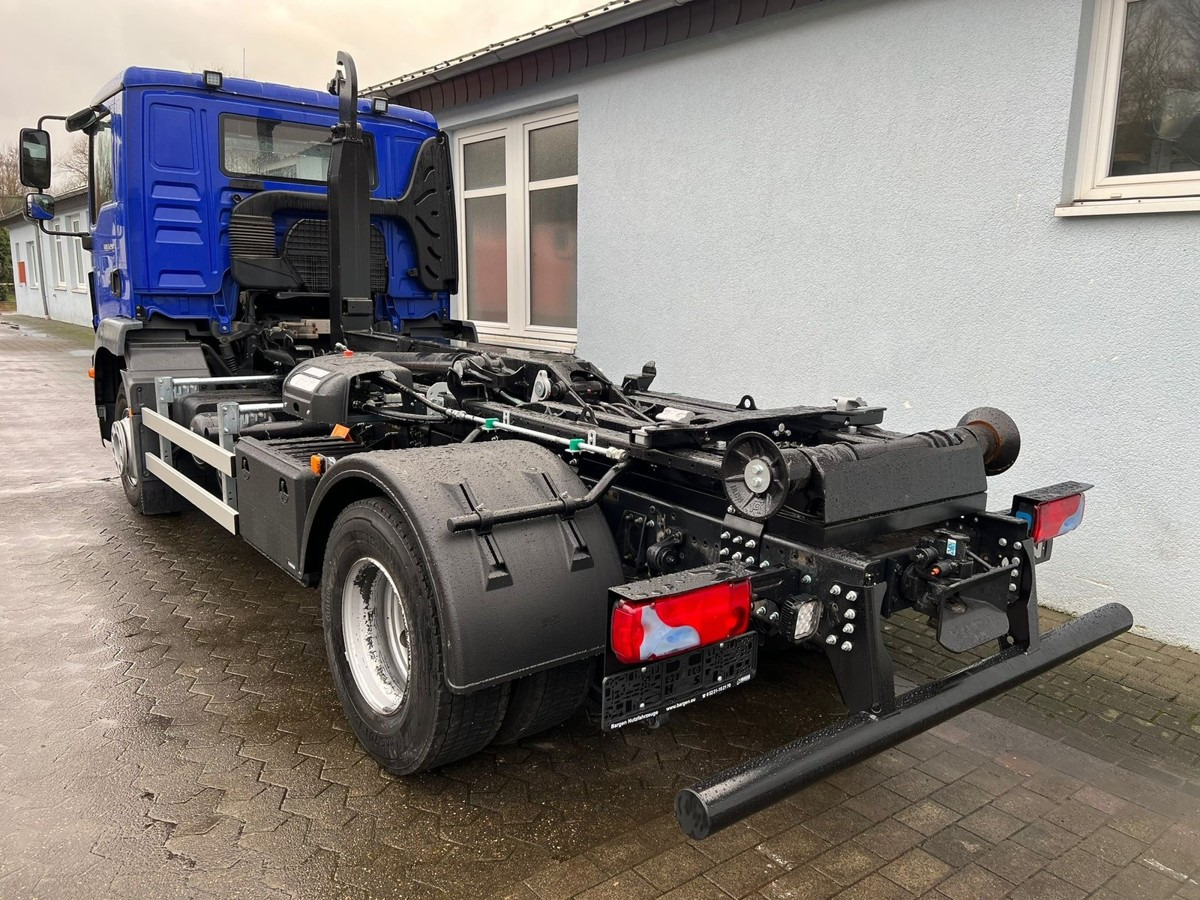 MAN TGM 15.290 BL Aut. Abrollkipper AHK - Hook lift truck: picture 3 MAN TGM 15.290 BL Aut. Abrollkipper AHK - Hook lift truck: picture 3