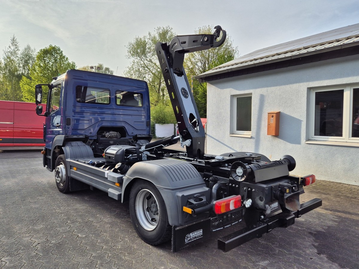 MERCEDES-BENZ 1224 L Atego City Abrollkipper NEU AHK Euro 6 - Hook lift truck: picture 2 MERCEDES-BENZ 1224 L Atego City Abrollkipper NEU AHK Euro 6 - Hook lift truck: picture 2
