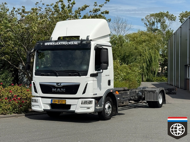 MAN TGL 8 220 - 7490KG - CHASSIS LENGTH 7.00M - LOW KM 387TKM - Cab chassis truck: picture 1 MAN TGL 8 220 - 7490KG - CHASSIS LENGTH 7.00M - LOW KM 387TKM - Cab chassis truck: picture 1