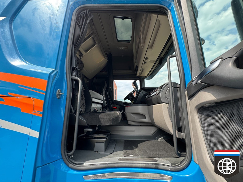 Scania R 520 EURO 6 D - PTO - 2x TANK - SKIRTS - Tractor unit: picture 2 Scania R 520 EURO 6 D - PTO - 2x TANK - SKIRTS - Tractor unit: picture 2