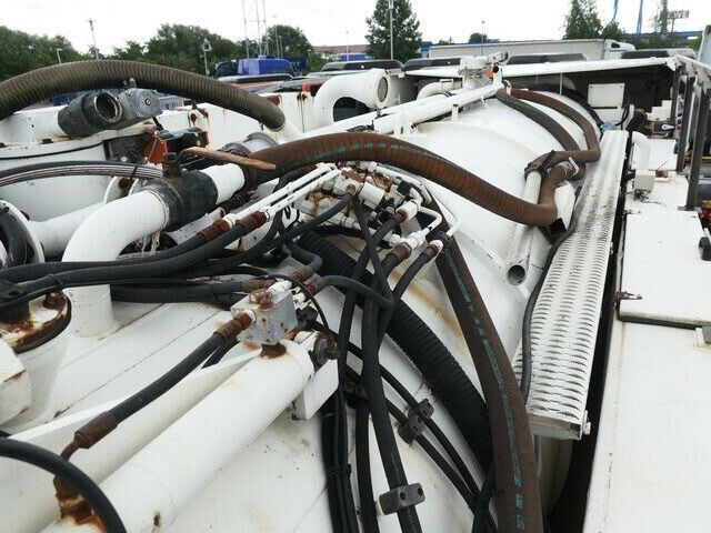 Vacuum truck MAN 35.464 FVNLC 8x2, Müller-Fatmaster, Saugaufbau: picture 12 Vacuum truck MAN 35.464 FVNLC 8x2, Müller-Fatmaster, Saugaufbau: picture 12