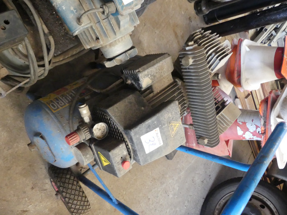 3 Compresseurs - Air compressor: picture 5 3 Compresseurs - Air compressor: picture 5