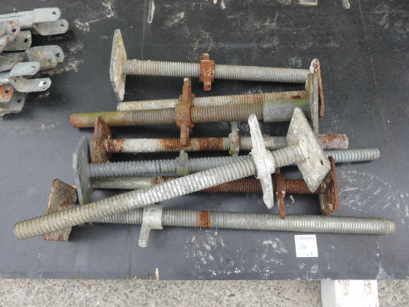 8 Pieds pour échafaudage - Construction equipment: picture 1 8 Pieds pour échafaudage - Construction equipment: picture 1