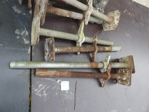 8 Pieds pour échafaudage - Construction equipment: picture 2 8 Pieds pour échafaudage - Construction equipment: picture 2