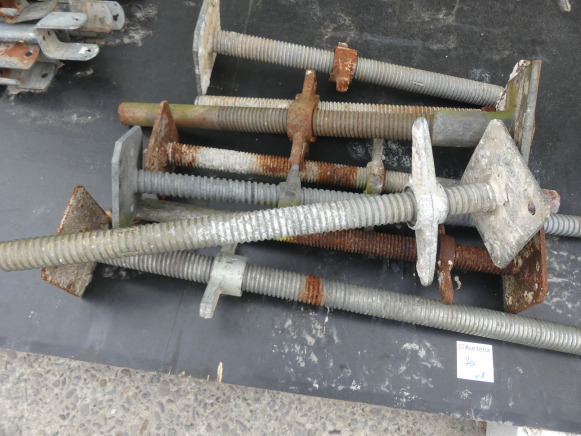 8 Pieds pour échafaudage - Construction equipment: picture 2 8 Pieds pour échafaudage - Construction equipment: picture 2