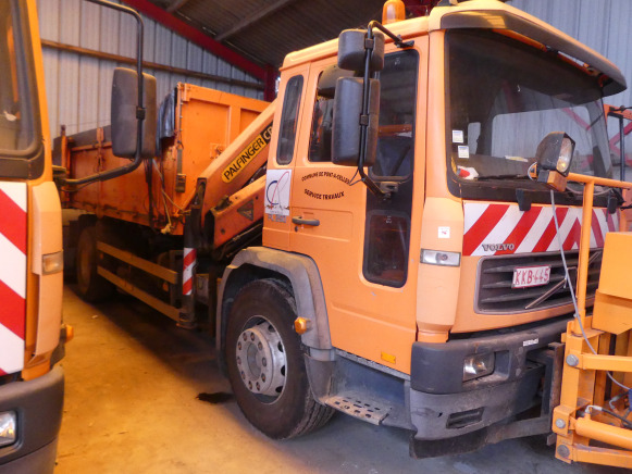 Camion benne + grue auxiliaire Volvo FL6E 19.0 - Tipper, Crane truck: picture 1 Camion benne + grue auxiliaire Volvo FL6E 19.0 - Tipper, Crane truck: picture 1