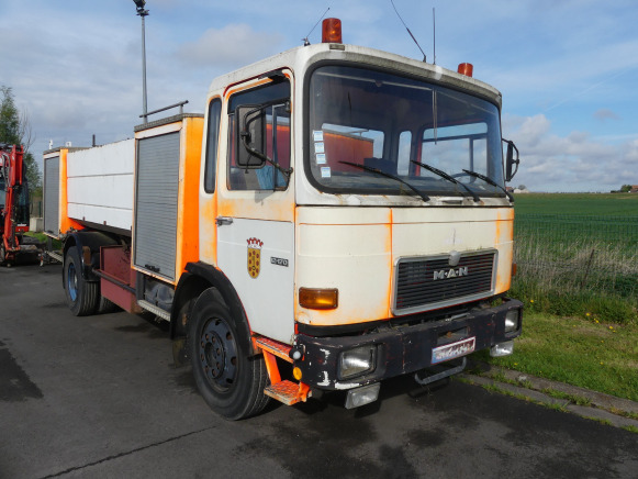 Camion de pompier MAN 12F (1984-285.497 km) - Fire truck: picture 2 Camion de pompier MAN 12F (1984-285.497 km) - Fire truck: picture 2