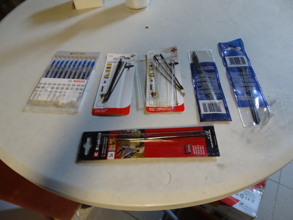 Coffret de 10 lames basic métal BOSCH T18A, T18B, T18G, Divers - Construction equipment: picture 1 Coffret de 10 lames basic métal BOSCH T18A, T18B, T18G, Divers - Construction equipment: picture 1