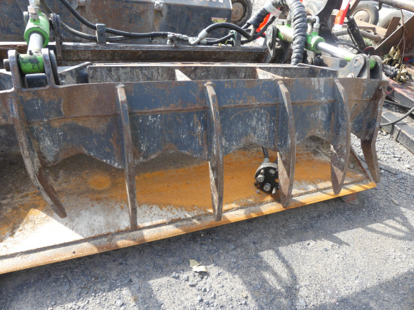 Godet crocodile - Bucket: picture 4 Godet crocodile - Bucket: picture 4