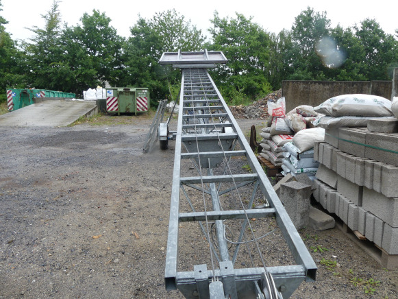 Monte charge tractable Intermat BL400G - Construction equipment: picture 5 Monte charge tractable Intermat BL400G - Construction equipment: picture 5